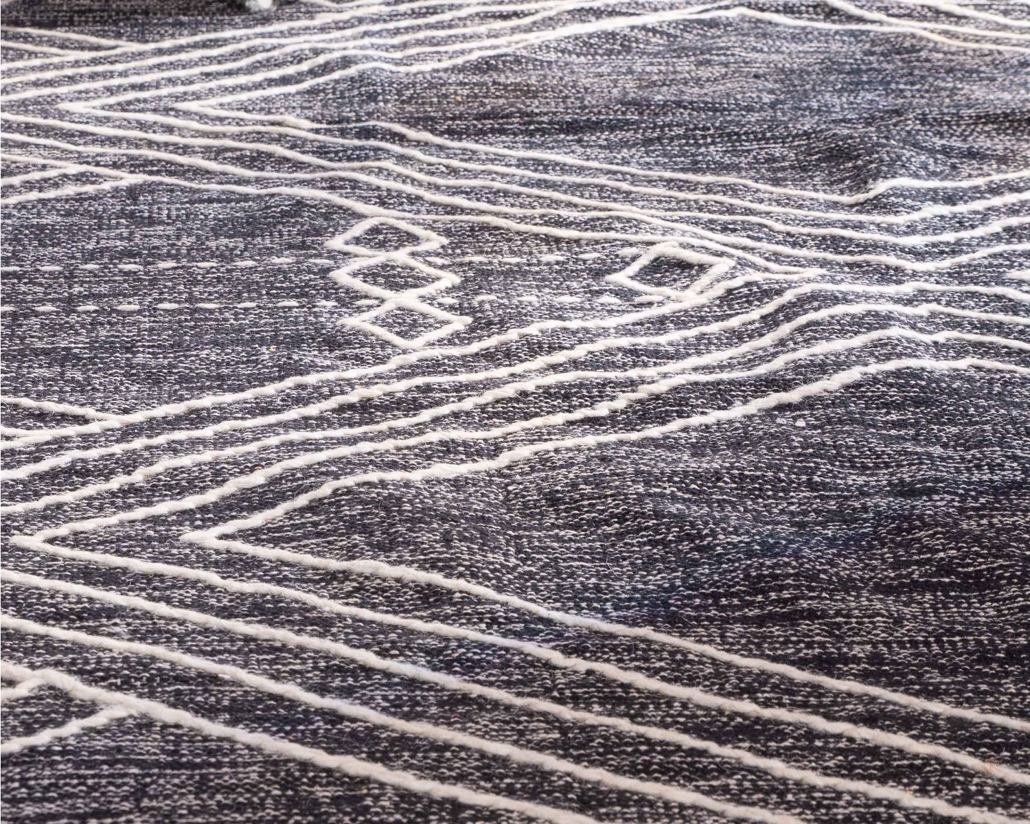 Alfombra de lana y algodón negra con motivo étnico «Solira», 120 x 180 cm