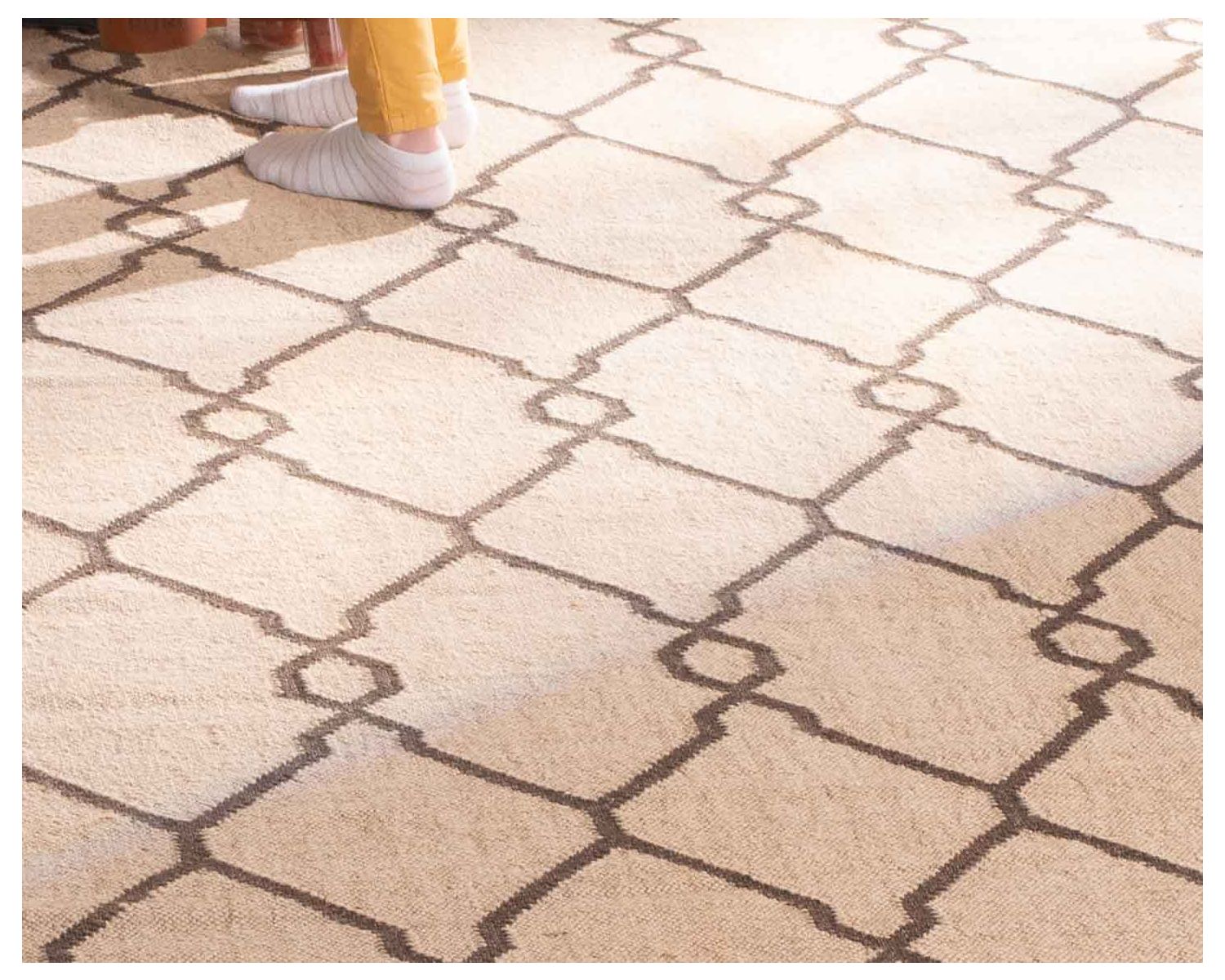 Alfombra kilim beige con motivos bereberes, de lana y yute, modelo «Cocoon», de 120 x 180 cm