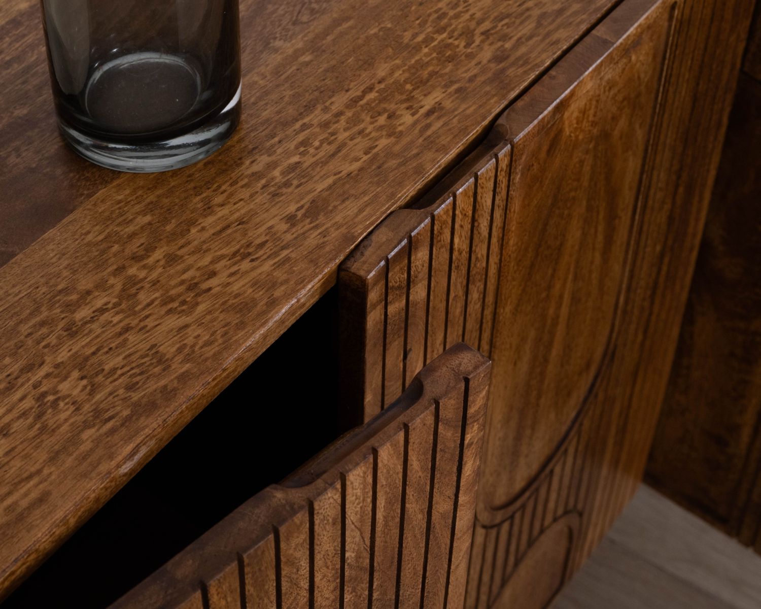 Aparador de 4 puertas de estilo «newtro» en madera de mango «Moky», 175 cm