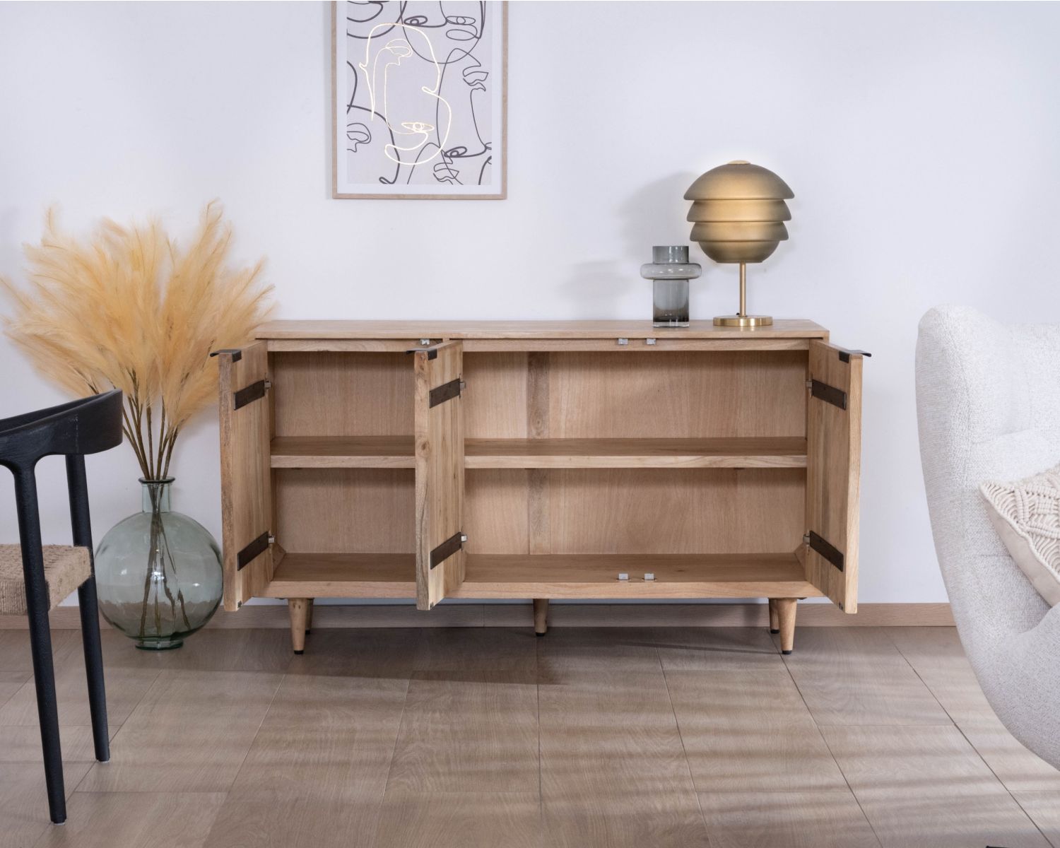 Aparador de 3 puertas de madera maciza de mango «Lanora», con frentes acanalados de estilo retro contemporáneo