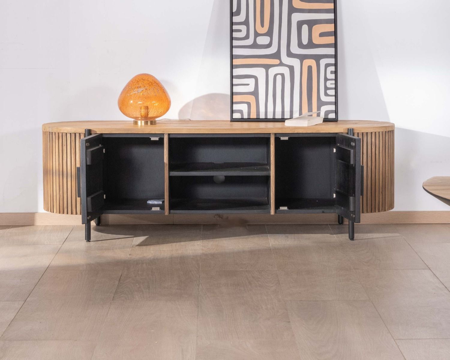 Mueble de televisión redondeado con frentes acanalados de teca reciclada «Troms», 160 cm