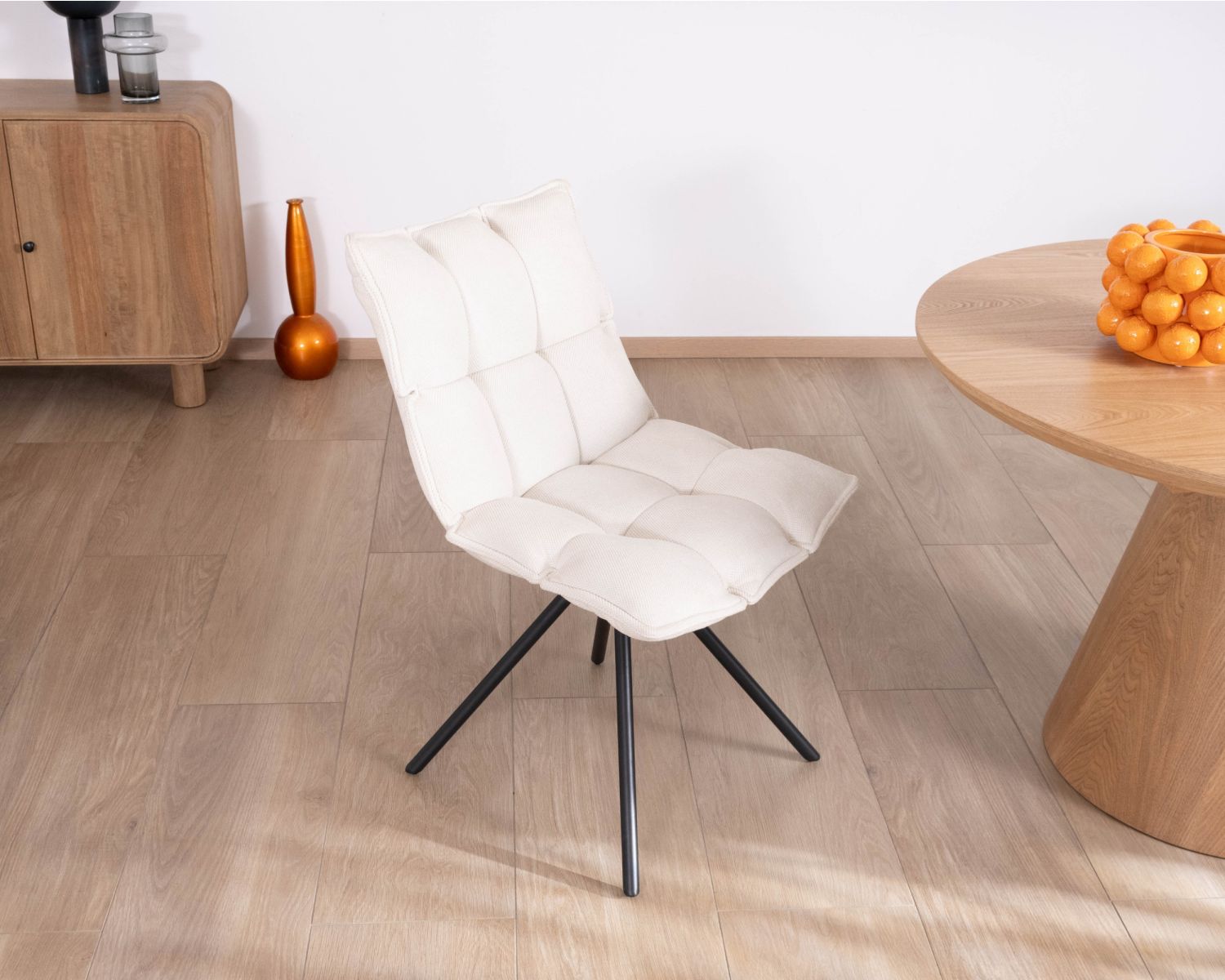 Lote de 2 sillas giratorias de 360° «Cassidy», de diseño y acolchadas, en tejido blanco roto