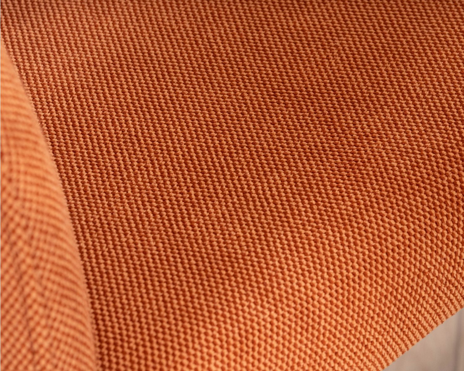 Sillón de comedor de diseño en tela color terracota, ultracómodo «Amarello»