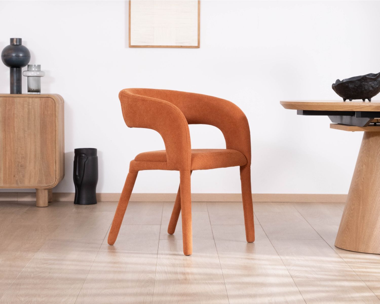 Sillón de comedor de diseño en tela color terracota, ultracómodo «Amarello»