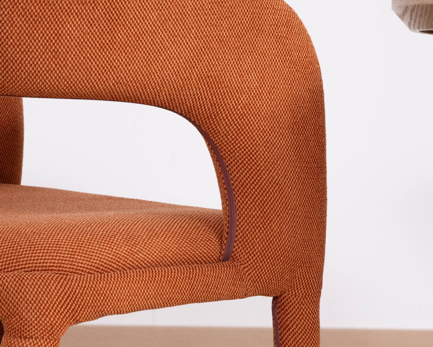Sillón de comedor de diseño en tela color terracota, ultracómodo «Amarello»