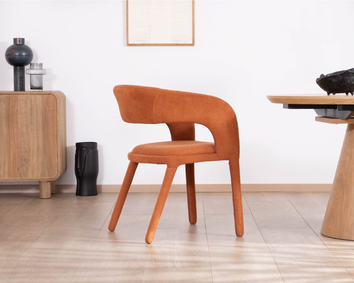 Sillón de comedor de diseño en tela color terracota, ultracómodo «Amarello»
