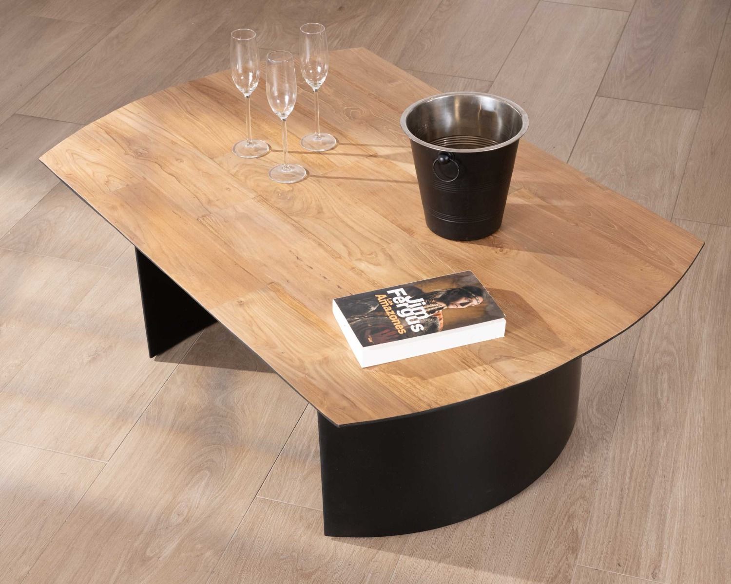 Mesa de salón de teca reciclada con patas semiesféricas de metal negro «Troms», 120 cm