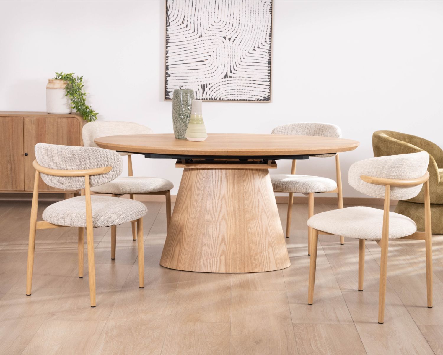 Mesa de comedor ovalada extensible de 160 a 200 cm, con acabado en roble «Oria» y estilo contemporáneo minimalista
