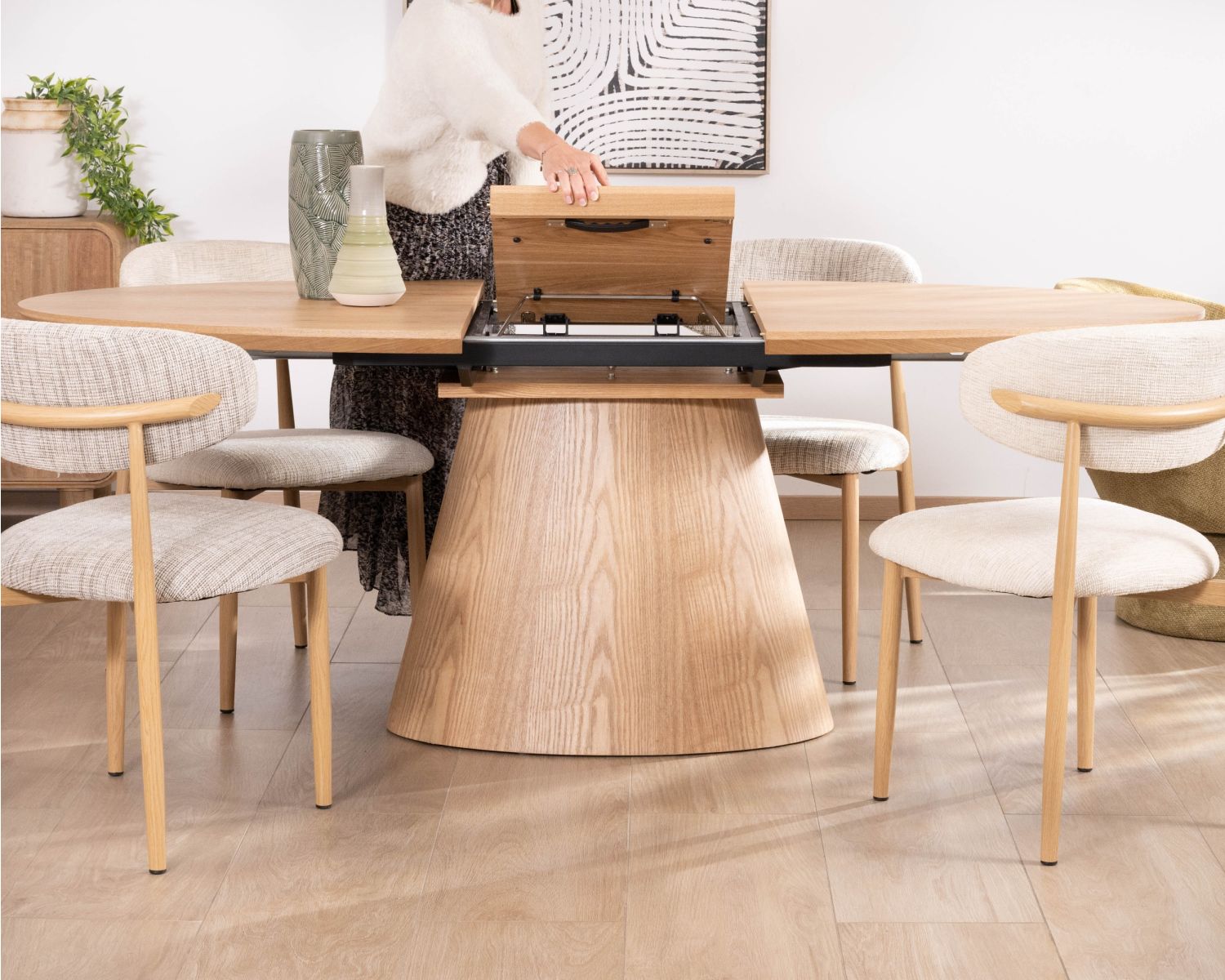 Mesa de comedor ovalada extensible de 160 a 200 cm, con acabado en roble «Oria» y estilo contemporáneo minimalista