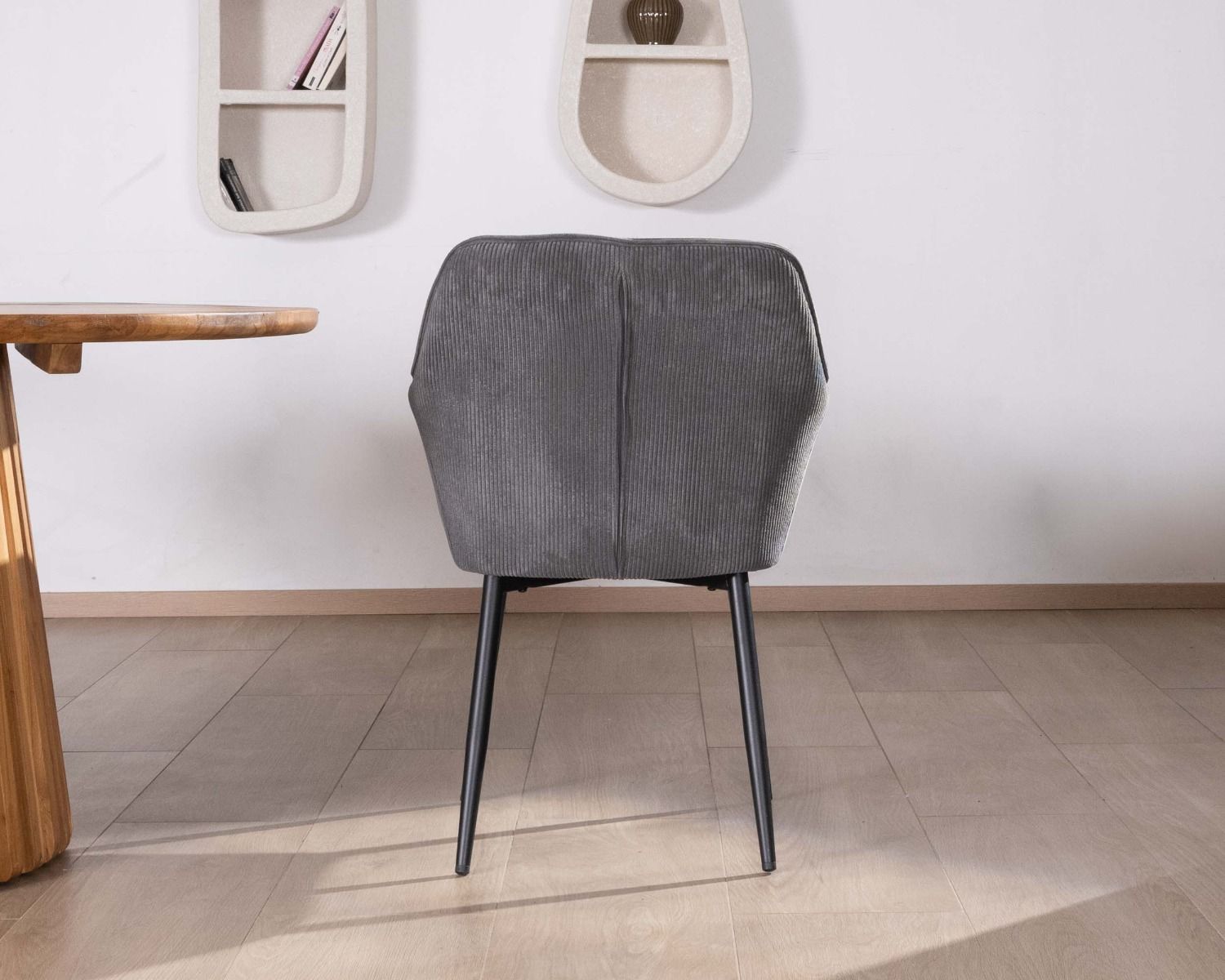 Silla de comedor contemporánea de terciopelo gris oscuro «Scotty», con reposabrazos y patas de metal negro
