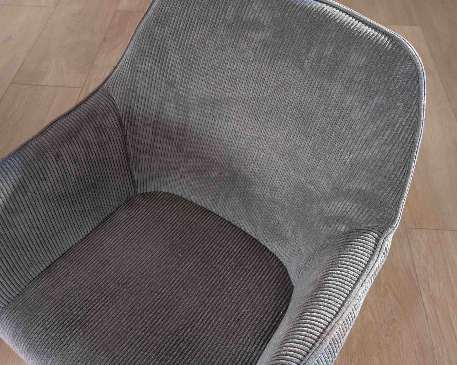 Silla de comedor contemporánea de terciopelo gris oscuro «Scotty», con reposabrazos y patas de metal negro