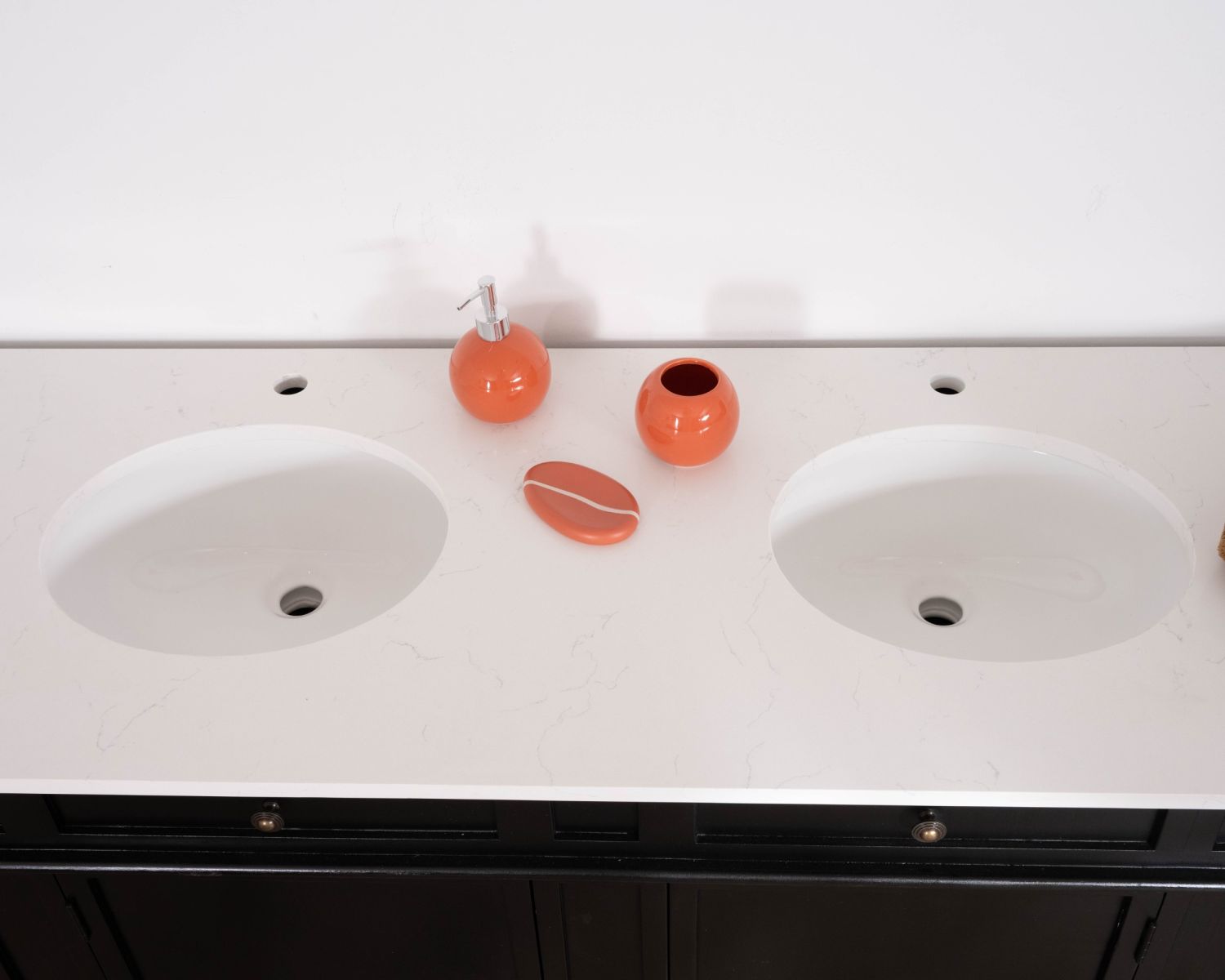 Mueble de doble lavabo con esquinas redondeadas, de madera negra y cuarzo blanco «Églantine»