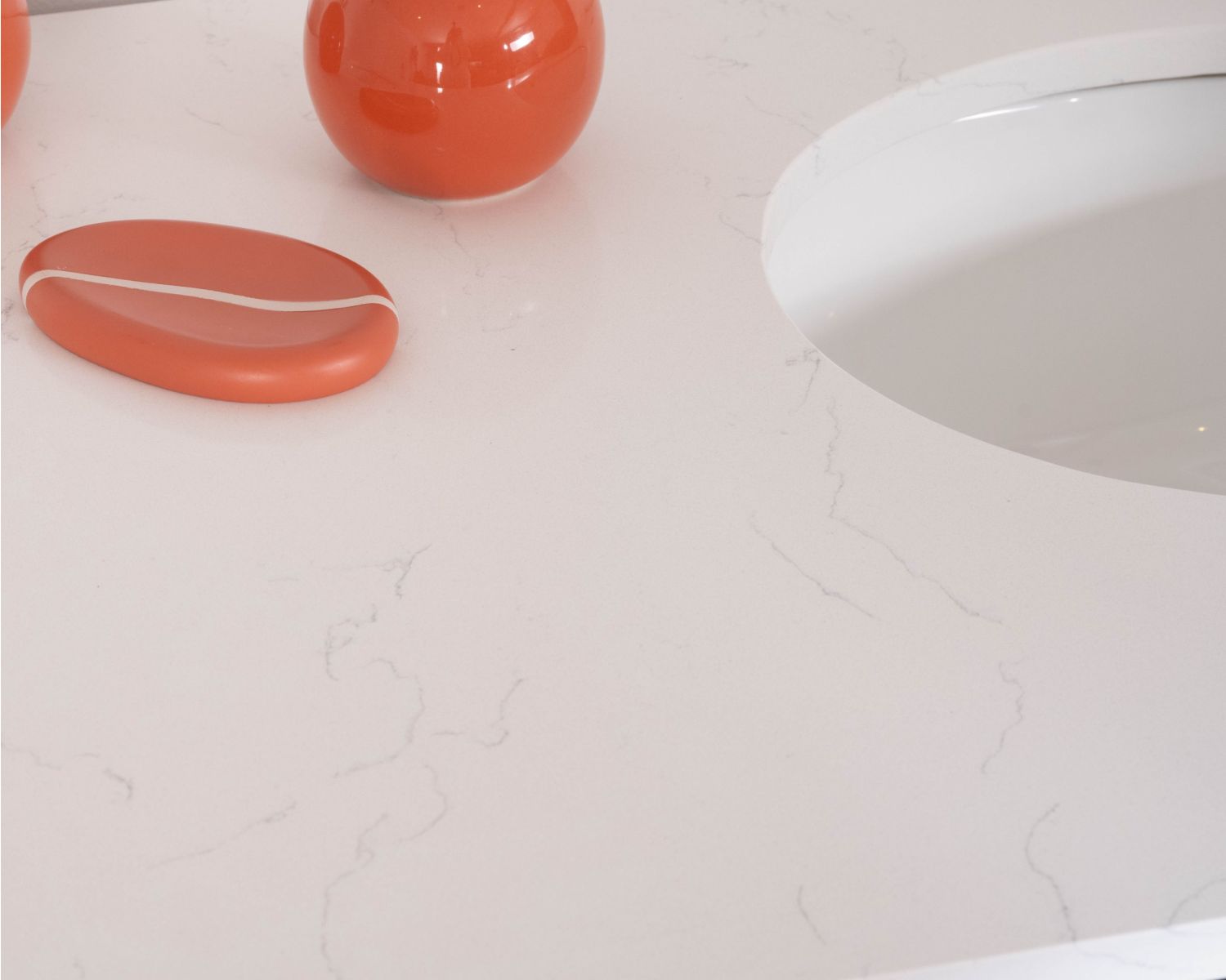 Mueble de doble lavabo con esquinas redondeadas, de madera negra y cuarzo blanco «Églantine»