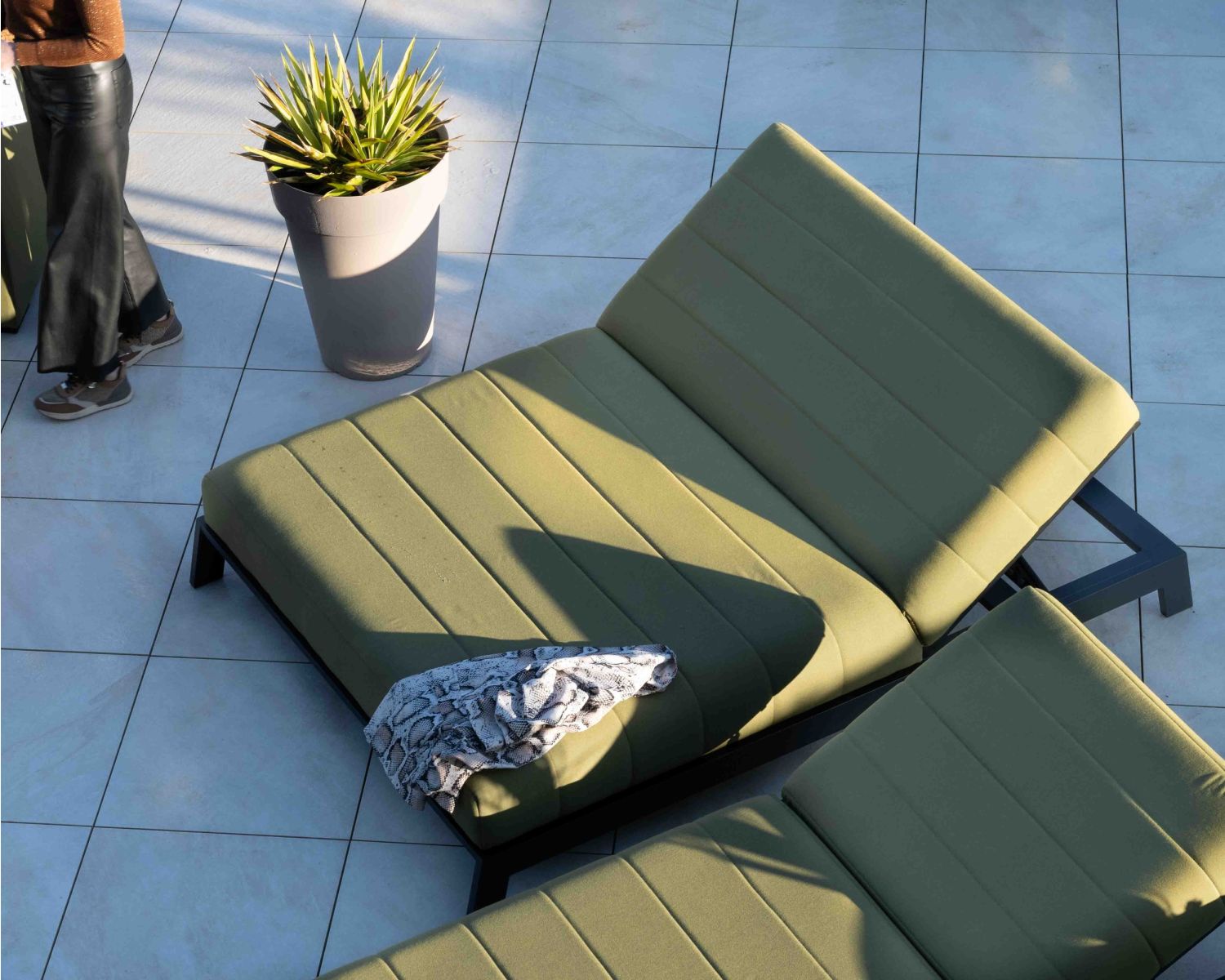 Tumbona doble de alta gama en verde y negro «Terrasse»