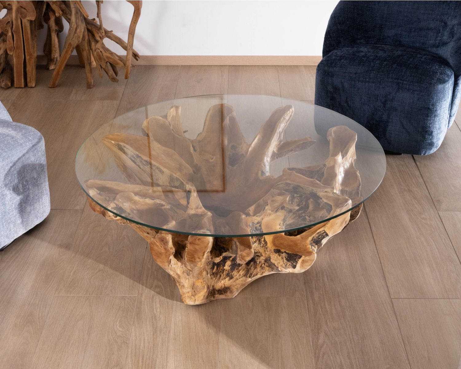 Mesa de salón redonda de 110 cm de raíz de teca maciza con tablero de cristal «Kanoa»