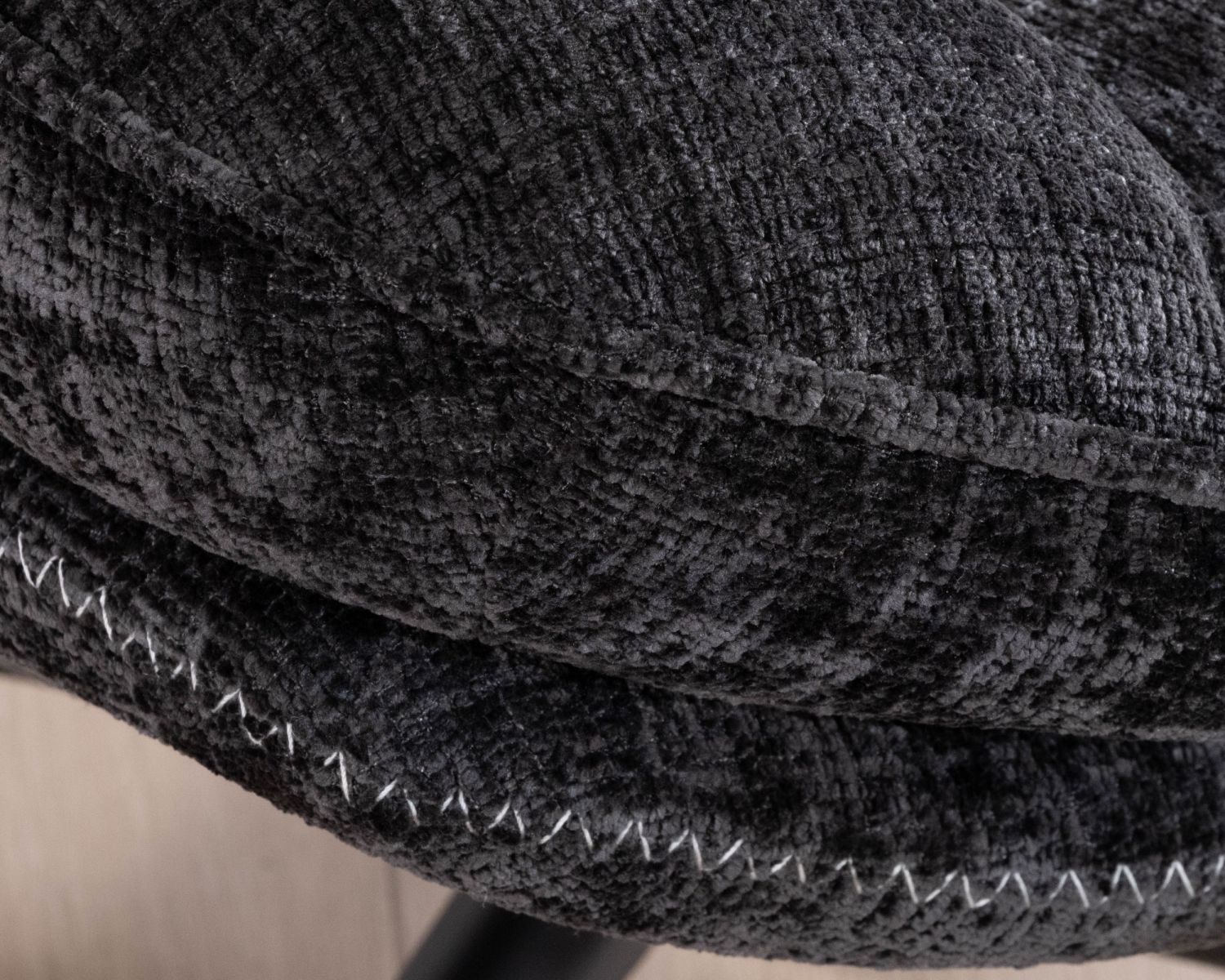 Cómodo sillón giratorio de estilo retro, tapizado en tela gris «Branson», con puf