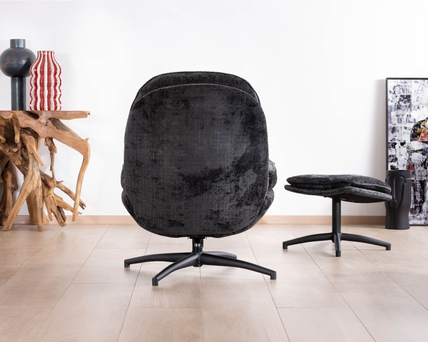 Cómodo sillón giratorio de estilo retro, tapizado en tela gris «Branson», con puf