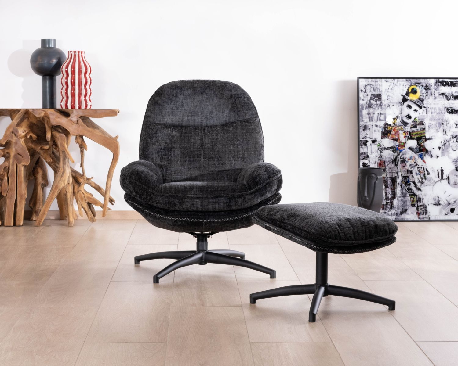 Cómodo sillón giratorio de estilo retro, tapizado en tela gris «Branson», con puf