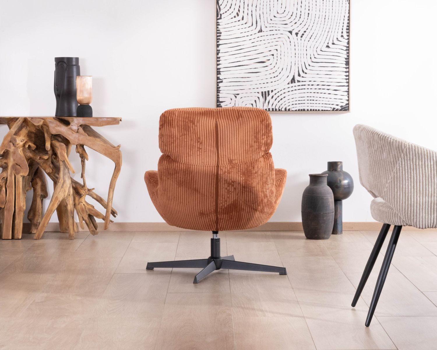 Sillón giratorio de 360° en pana color terracota «Bissett»