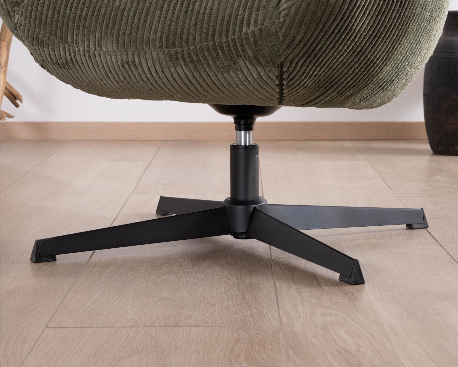Sillón ultracómodo giratorio de 360° en terciopelo acanalado verde suave «Bissett»
