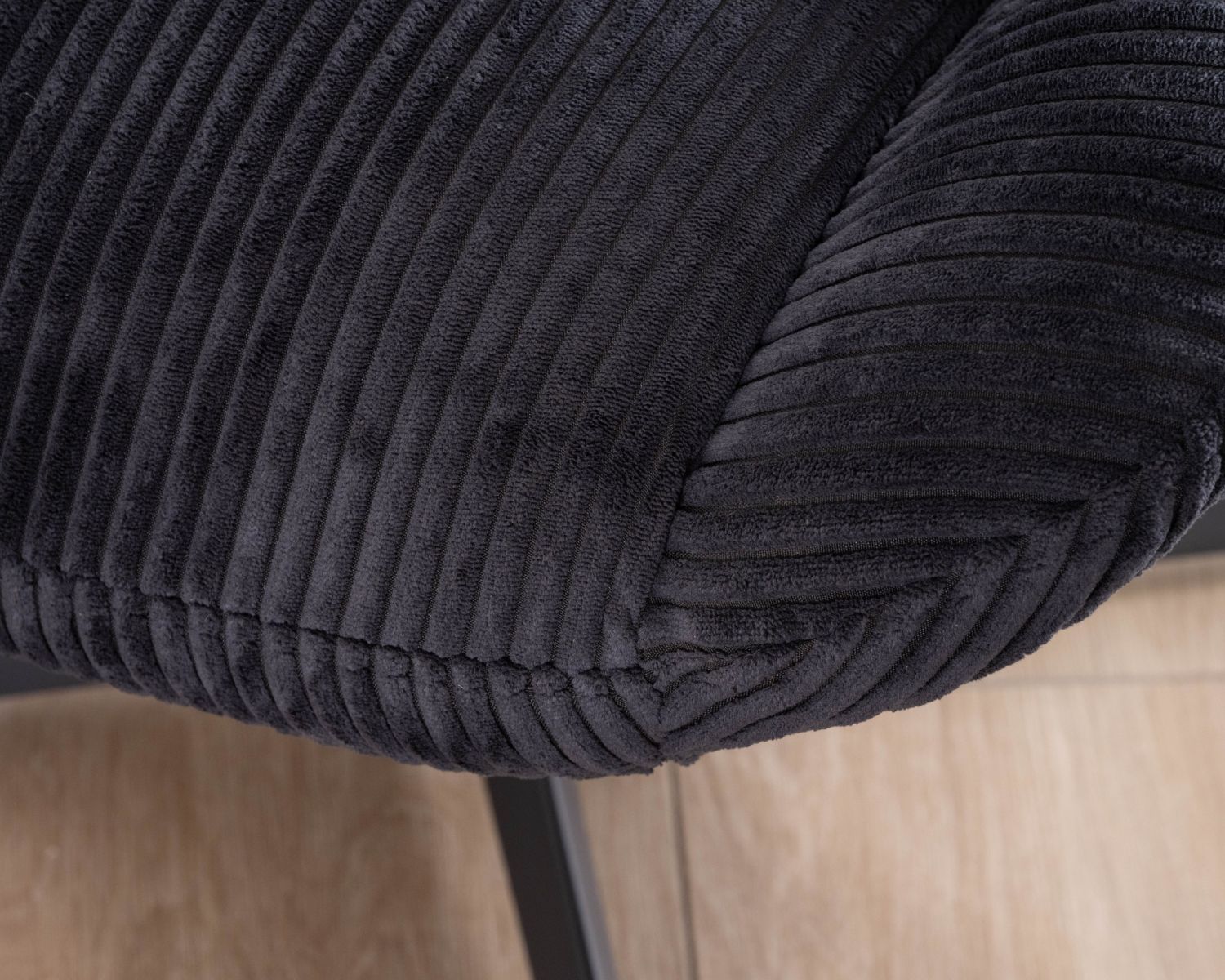 Sillón relax giratorio de 360° en terciopelo acanalado negro «Bissett»