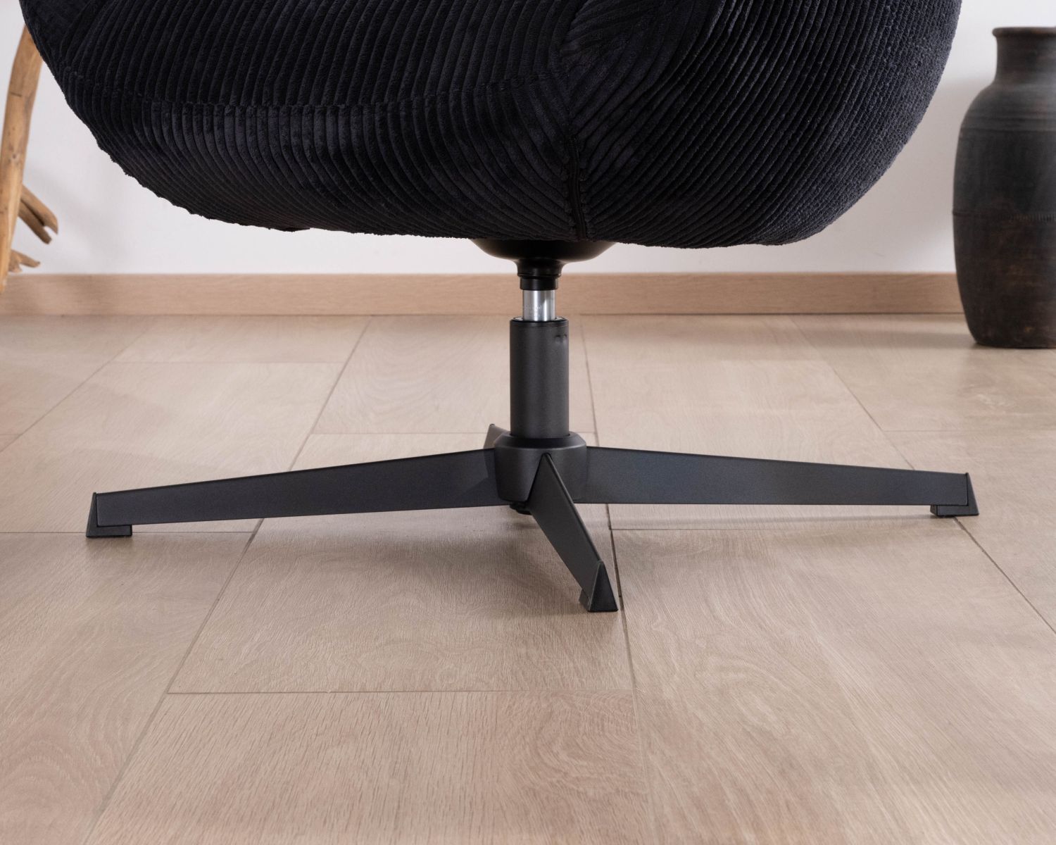 Sillón relax giratorio de 360° en terciopelo acanalado negro «Bissett»