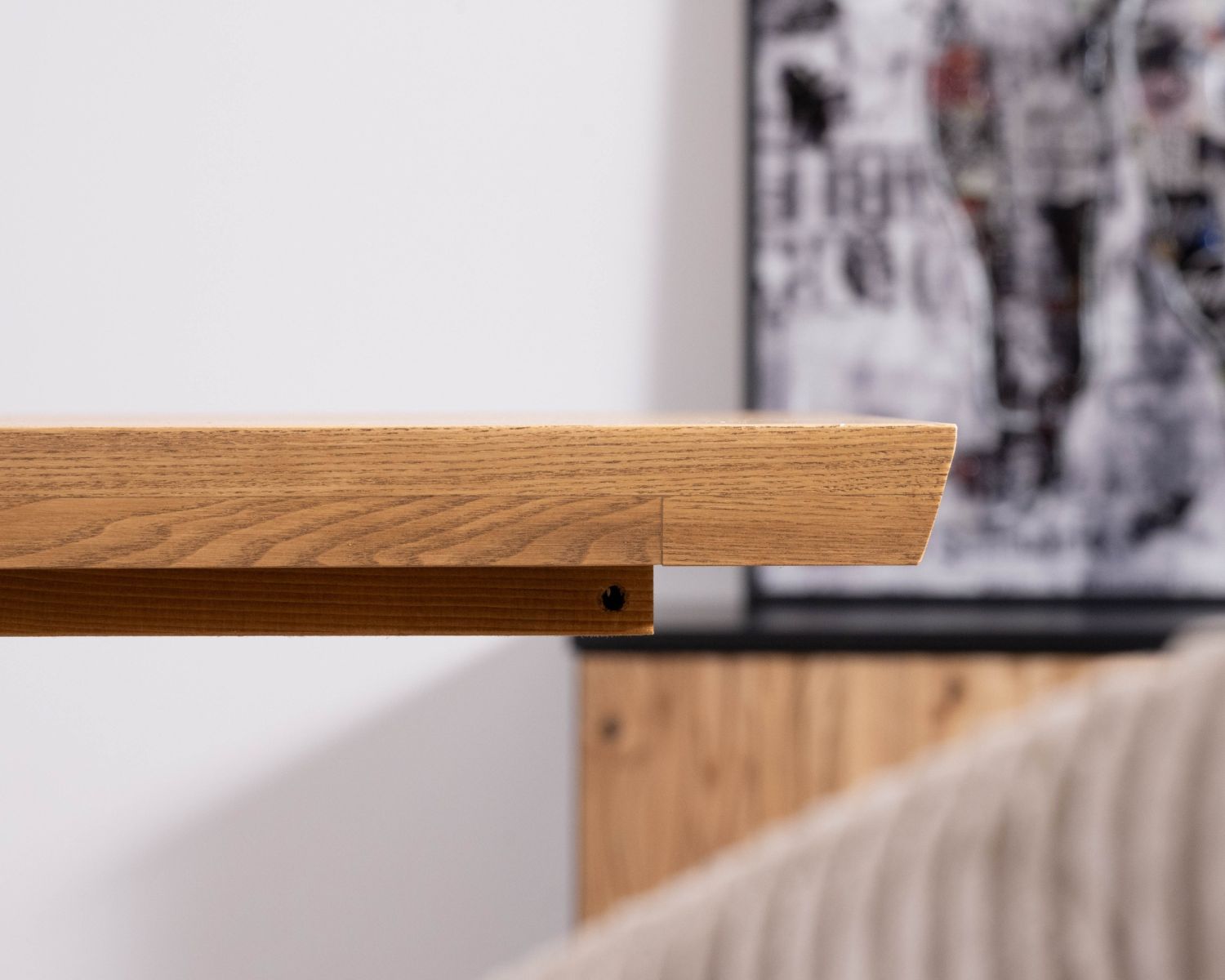 Mesa de comedor de fresno macizo con base en forma de estrella de metal negro «Sydney», 2 m