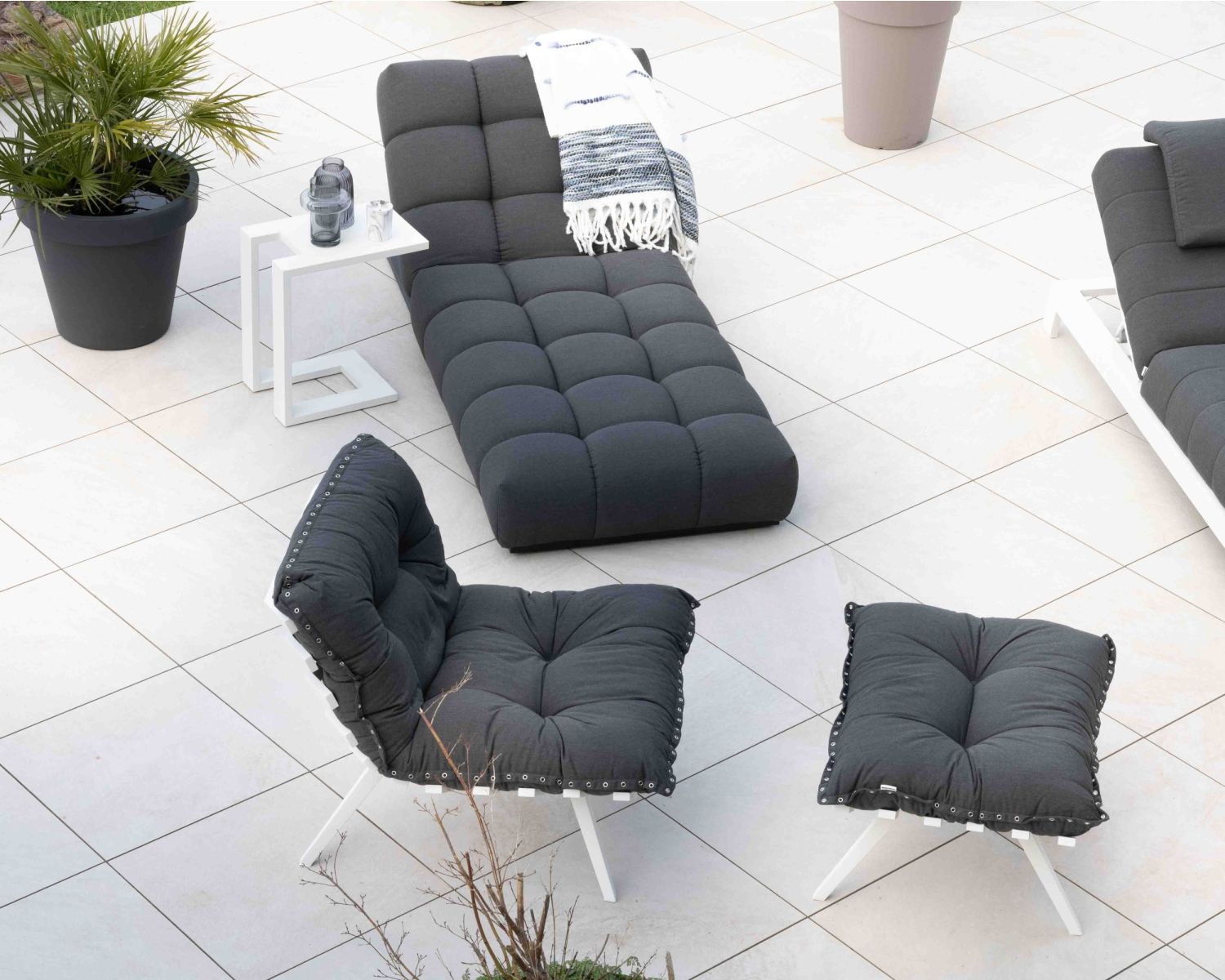 Tumbona de alta gama en tejido Sunbrella gris oscuro «Lazy Beach»