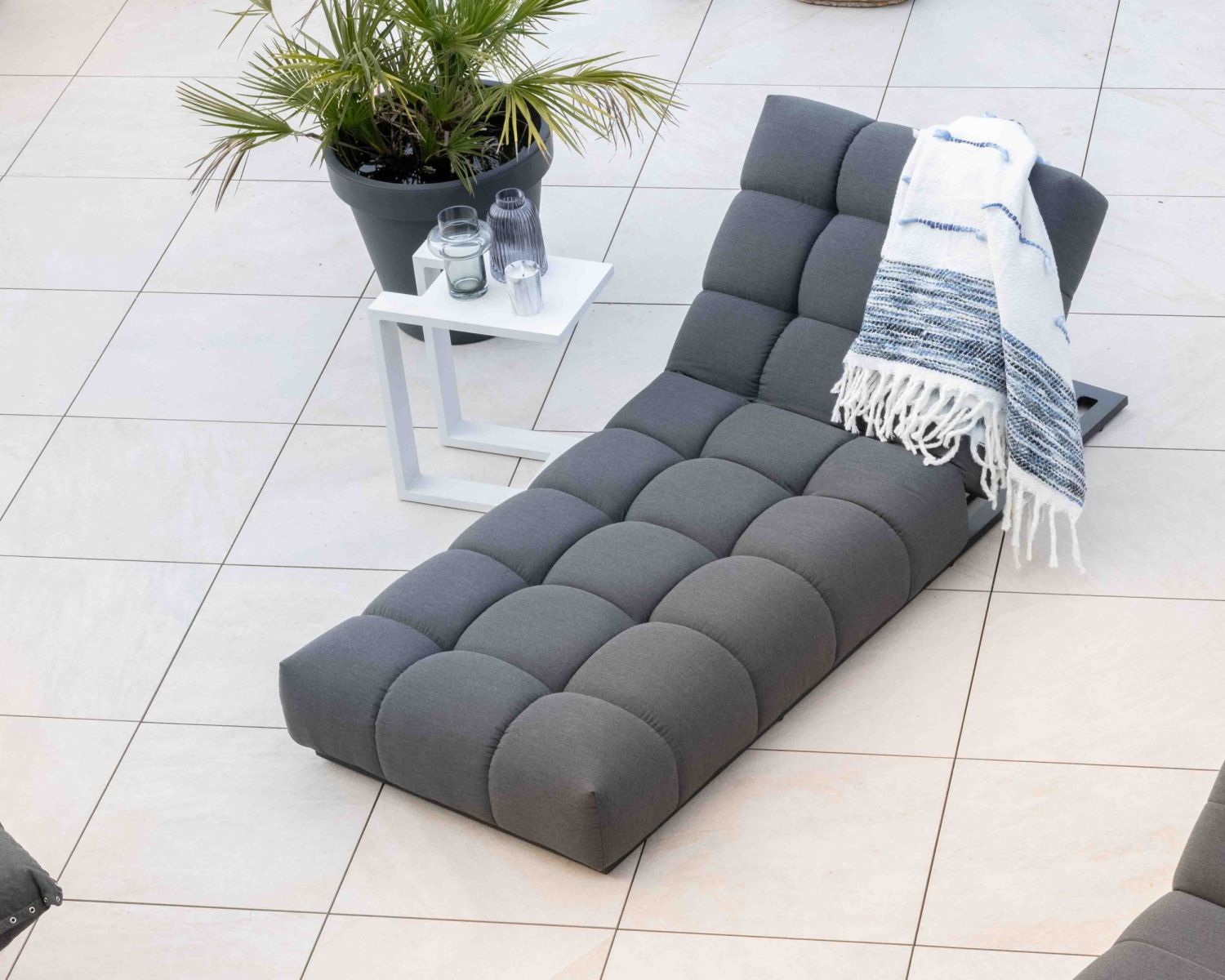 Tumbona de alta gama en tejido Sunbrella gris oscuro «Lazy Beach»