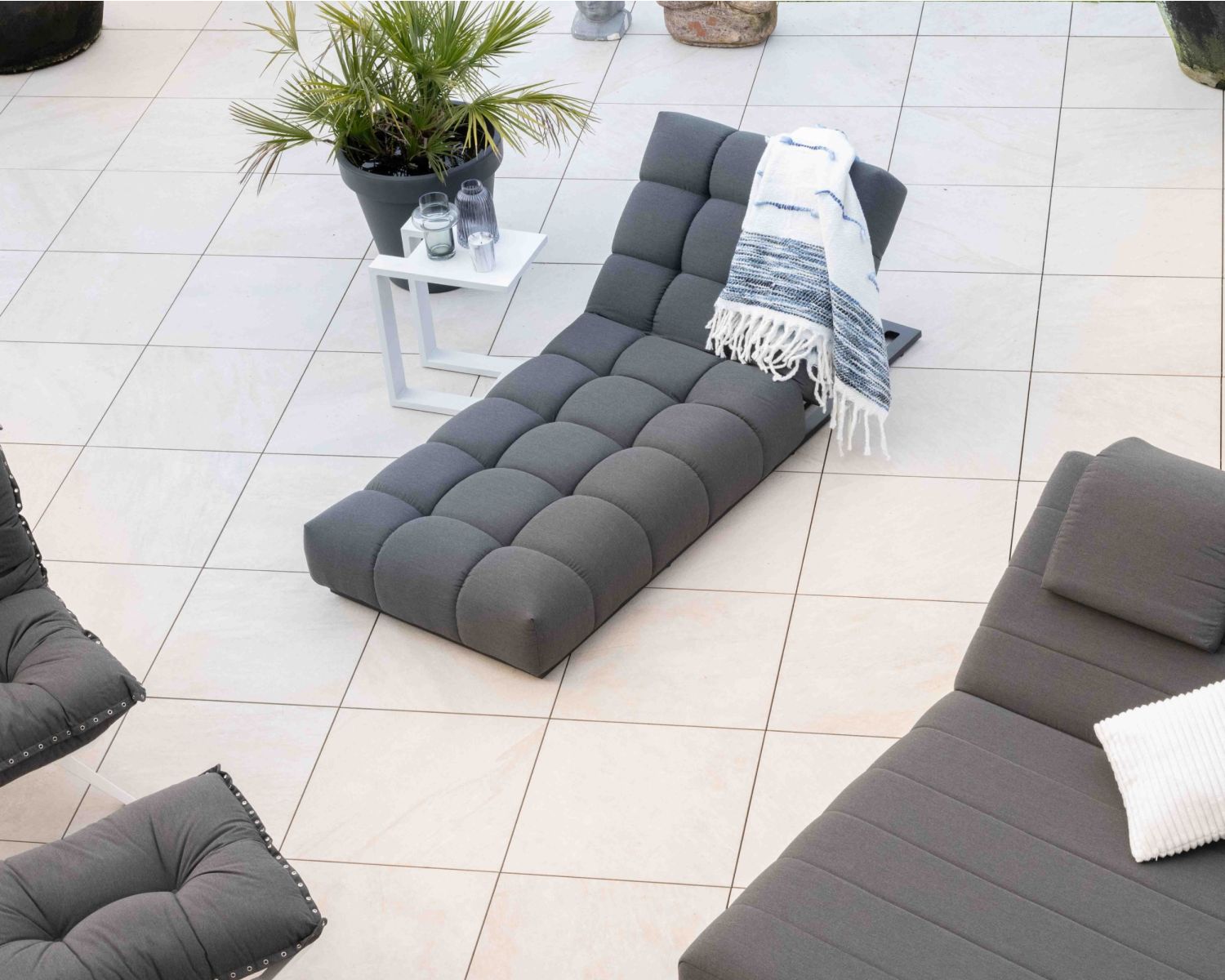 Tumbona de alta gama en tejido Sunbrella gris oscuro «Lazy Beach»