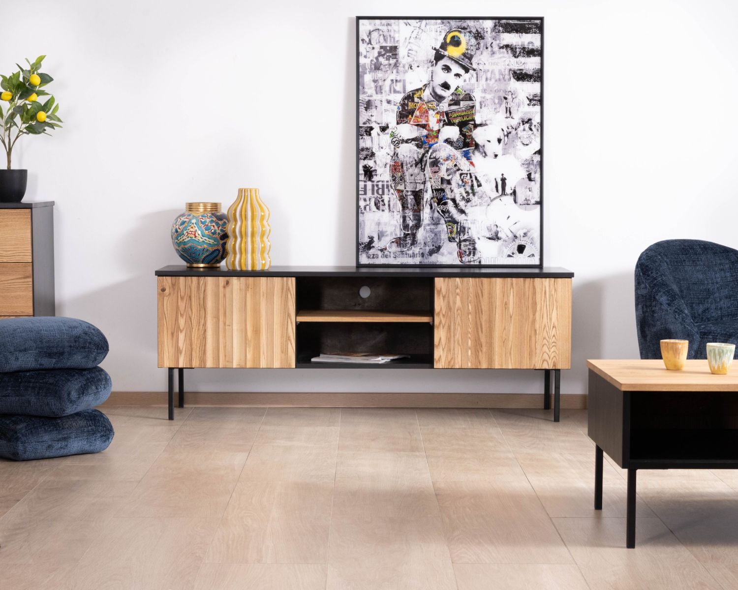 Sofá-vitrina de 160 cm con dos puertas, de madera maciza de fresno aceitada, modelo «Sydney»