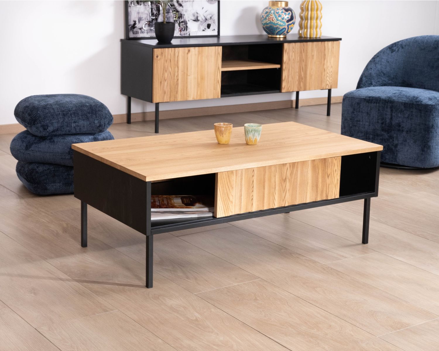 Mesa de centro de estilo «newtro» en madera maciza natural y negra «Sydney» con puertas correderas