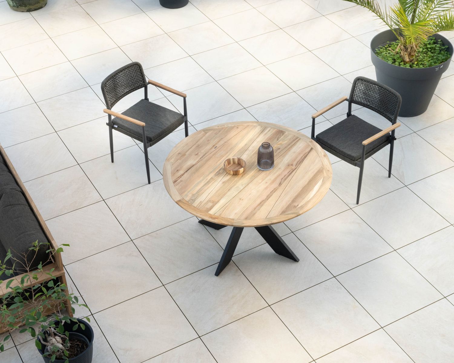 Mesa de jardín redonda de teca con patas cruzadas de aluminio «Ozone», 150 cm