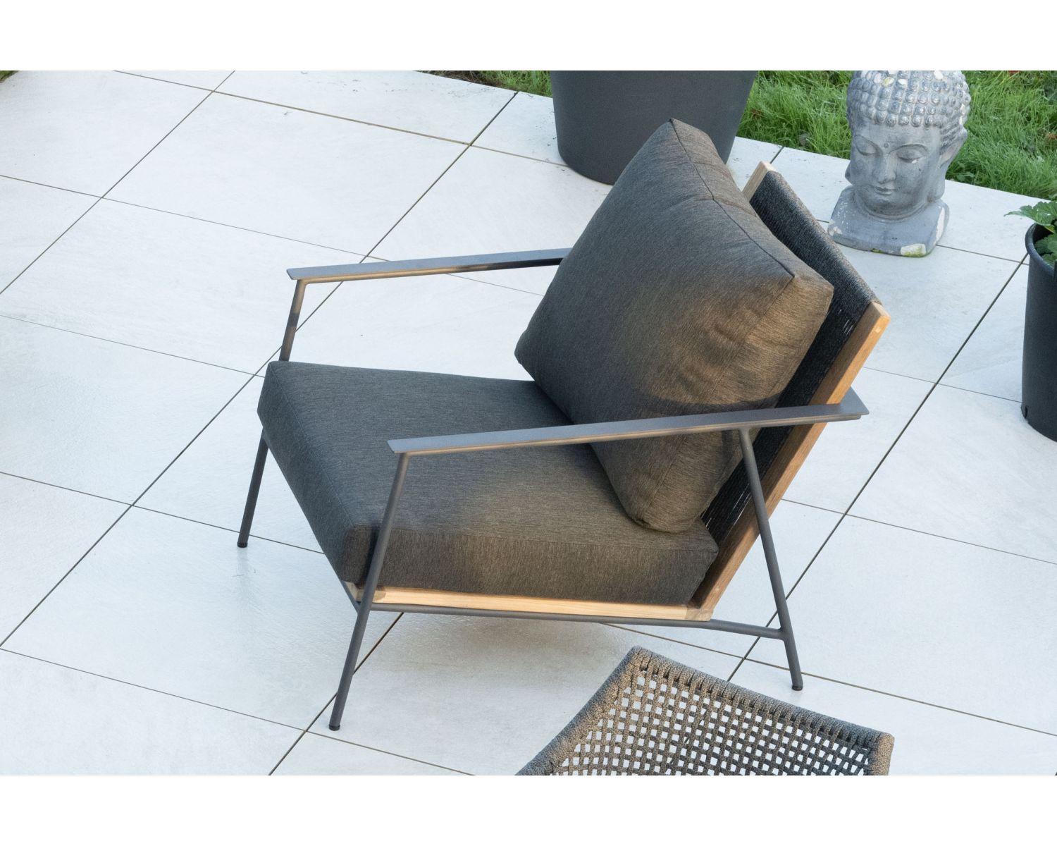 Conjunto de jardín de 3 piezas en aluminio, teca y tejido especial para exteriores de color gris oscuro «Hélios»
