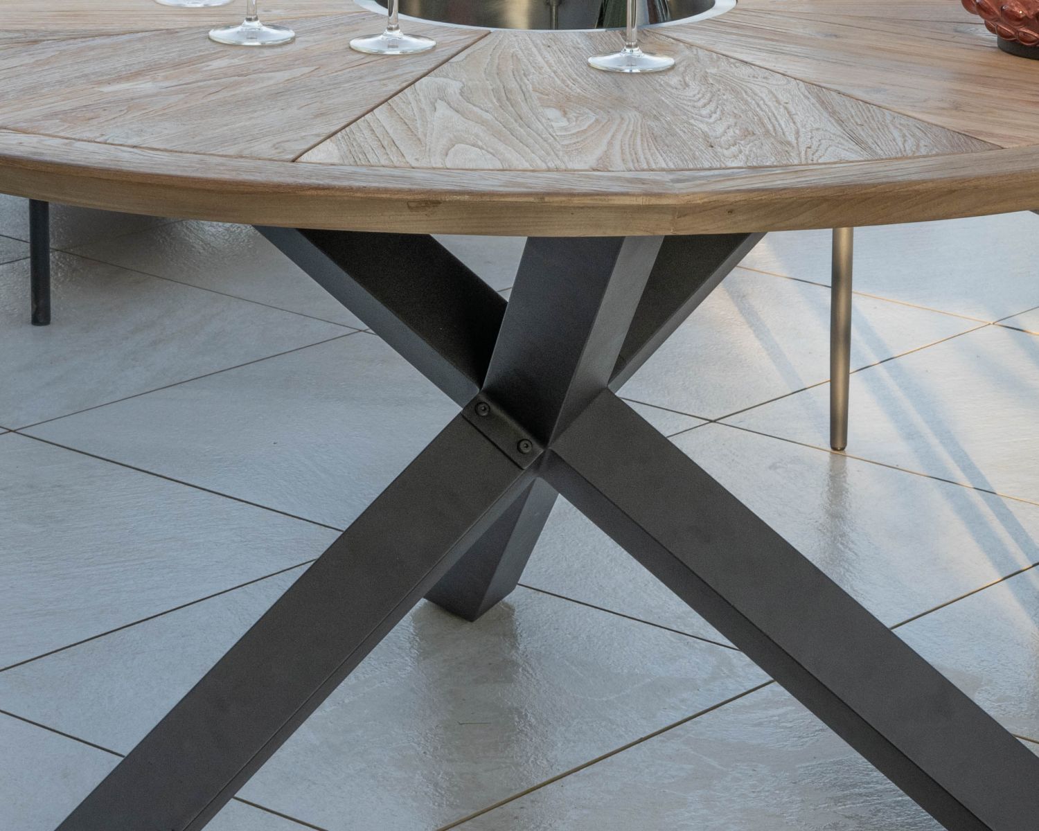 Mesa de jardín de alta gama «Hélios» con tablero en forma de roseta y cubitera integrada 