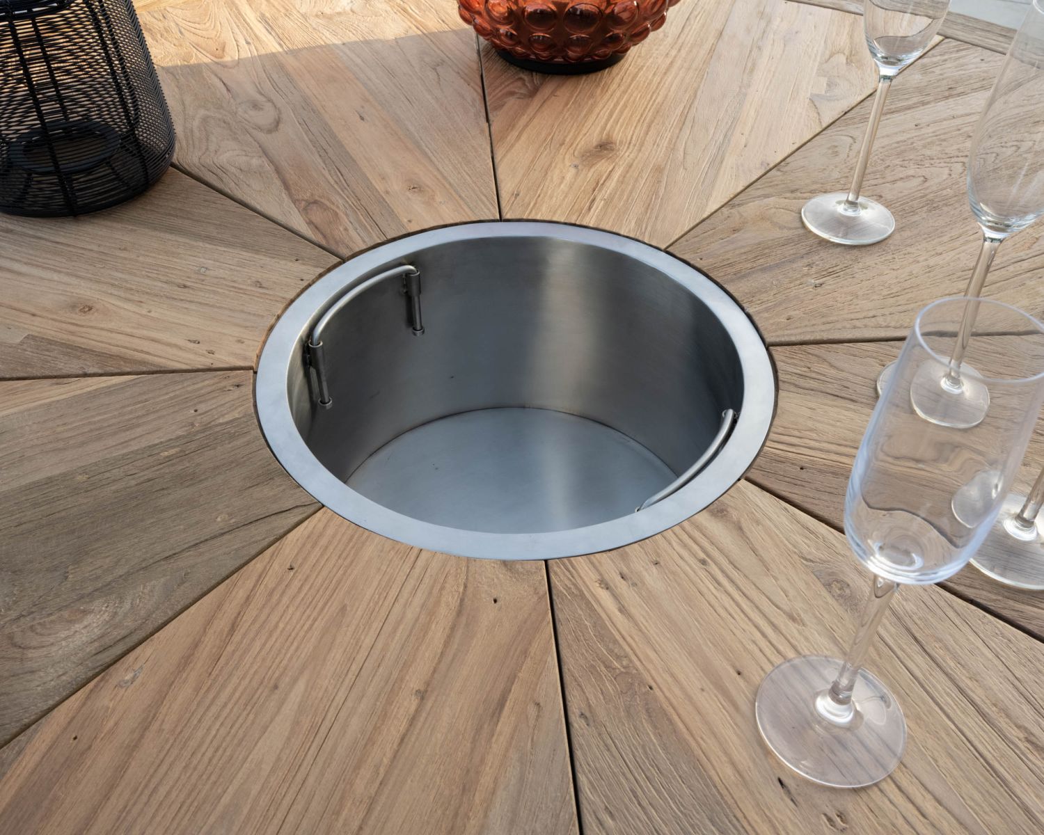 Mesa de jardín de alta gama «Hélios» con tablero en forma de roseta y cubitera integrada 
