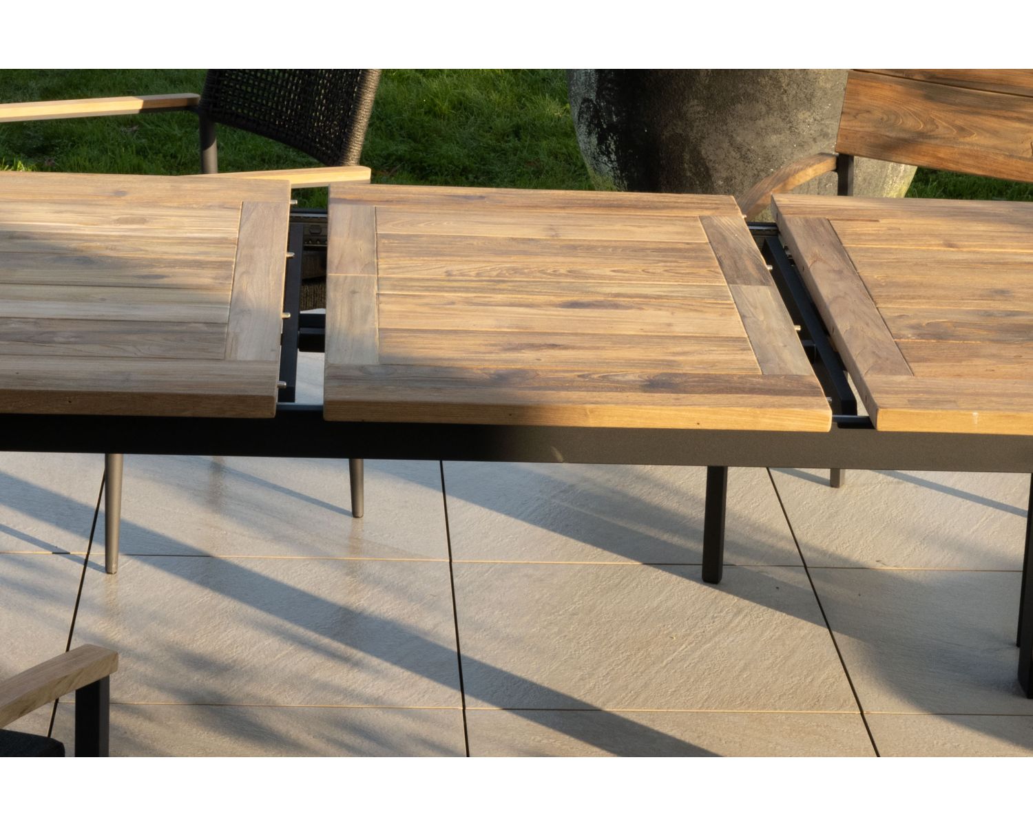 Mesa de jardín de 180 a 240 cm con extensión central «Ozone», de teca y aluminio
