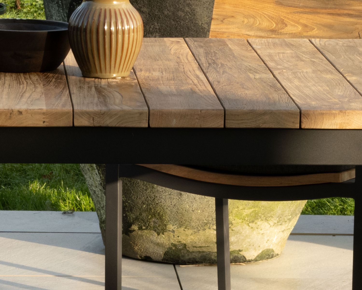 Mesa de jardín extensible de 180 a 260 cm, de teca y aluminio negro «Ozone»