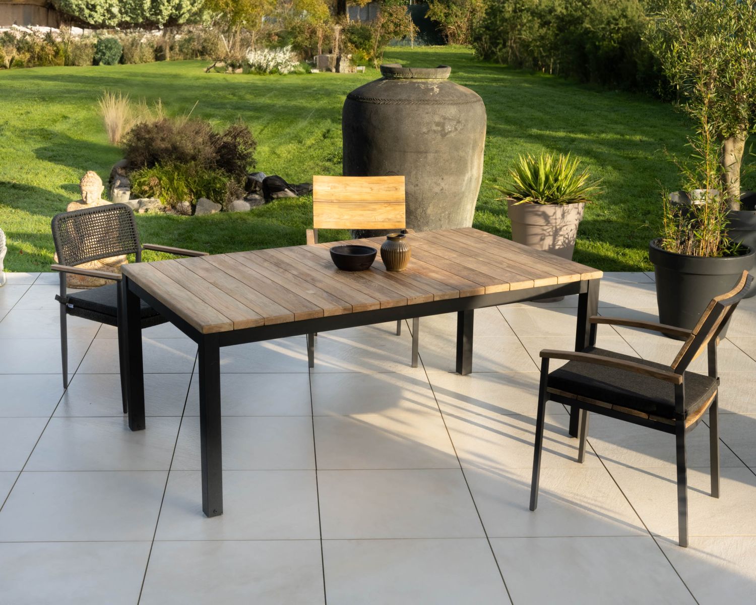 Mesa de jardín extensible de 180 a 260 cm, de teca y aluminio negro «Ozone»