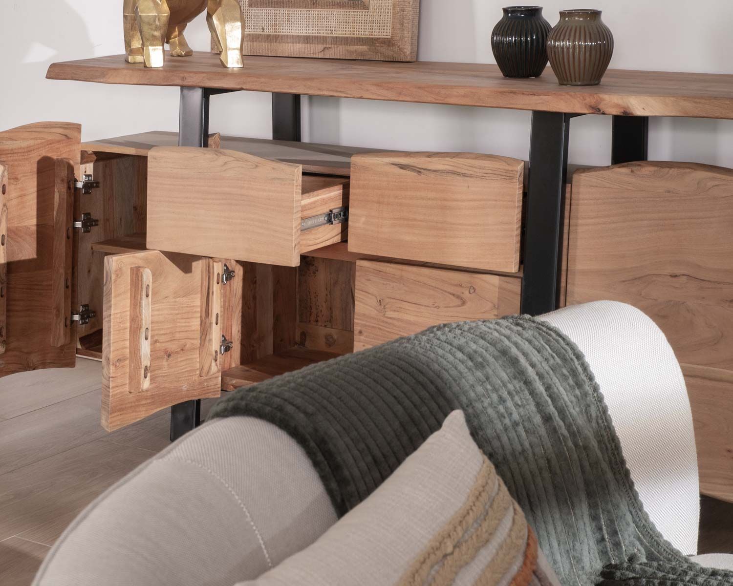 Aparador con cajones de madera maciza natural «Zen Black»