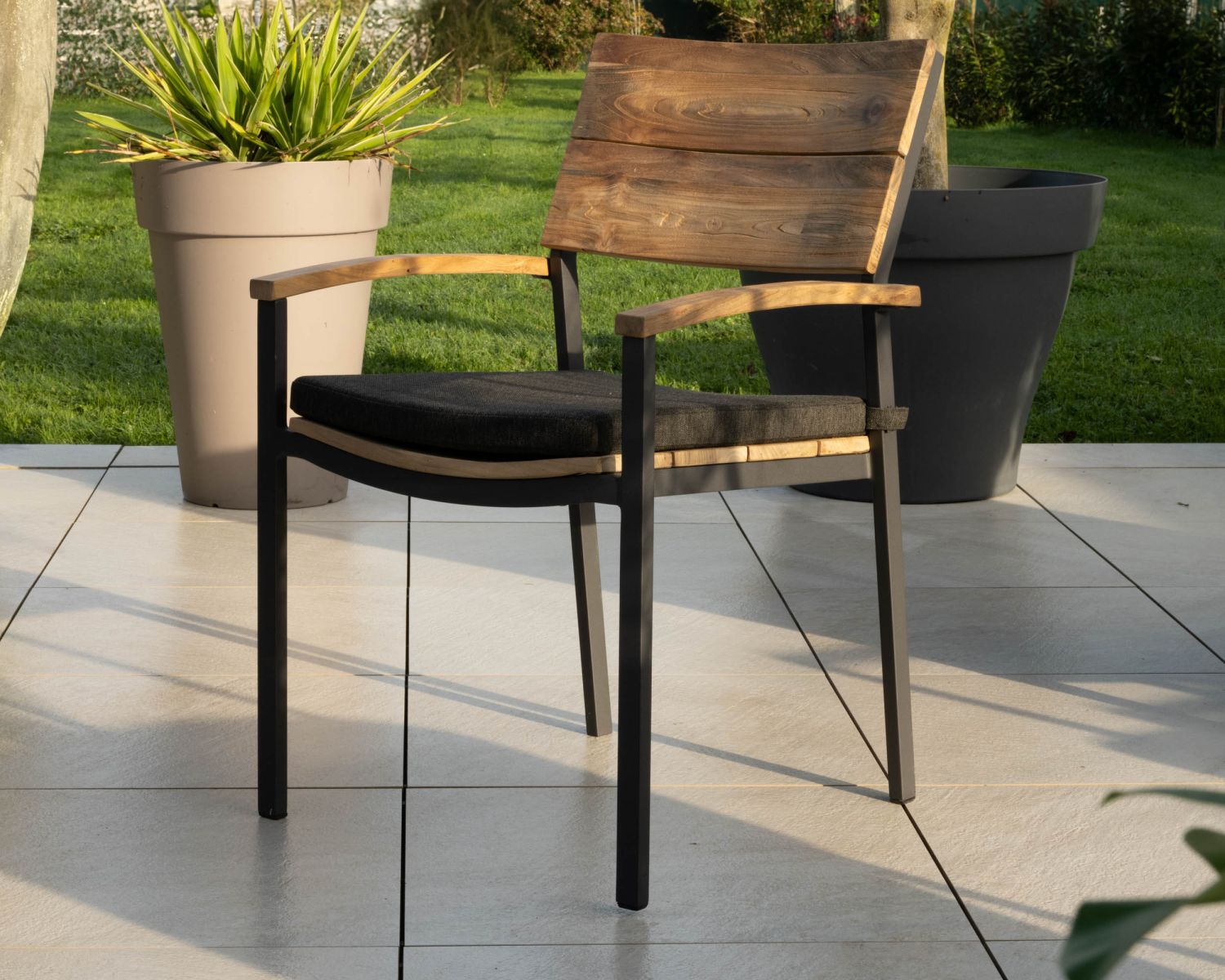 Silla de jardín de alta gama de teca y aluminio «Chair'ming» con cojín de tela gris