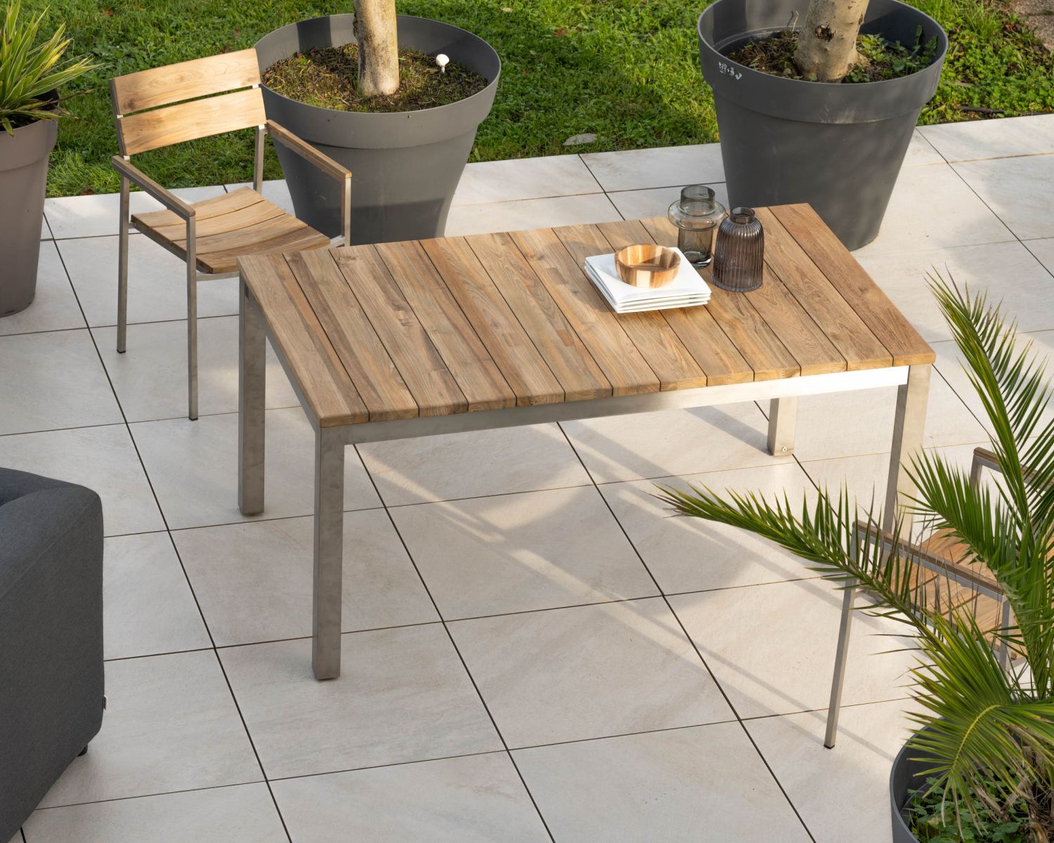 Mesa de jardín grande, extensible y de estilo contemporáneo, de teca y acero inoxidable «Melta», de 180 a 260 cm