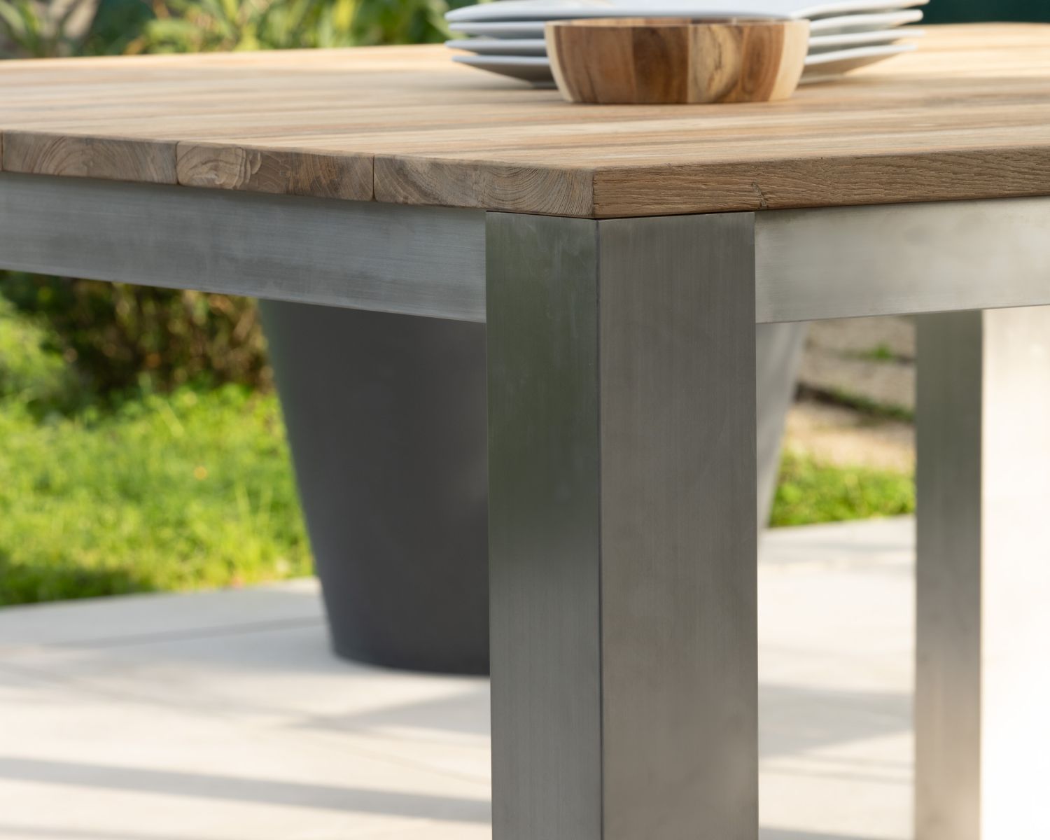 Mesa de jardín cuadrada de 160 cm de teca «Melta» con patas de metal gris acero inoxidable