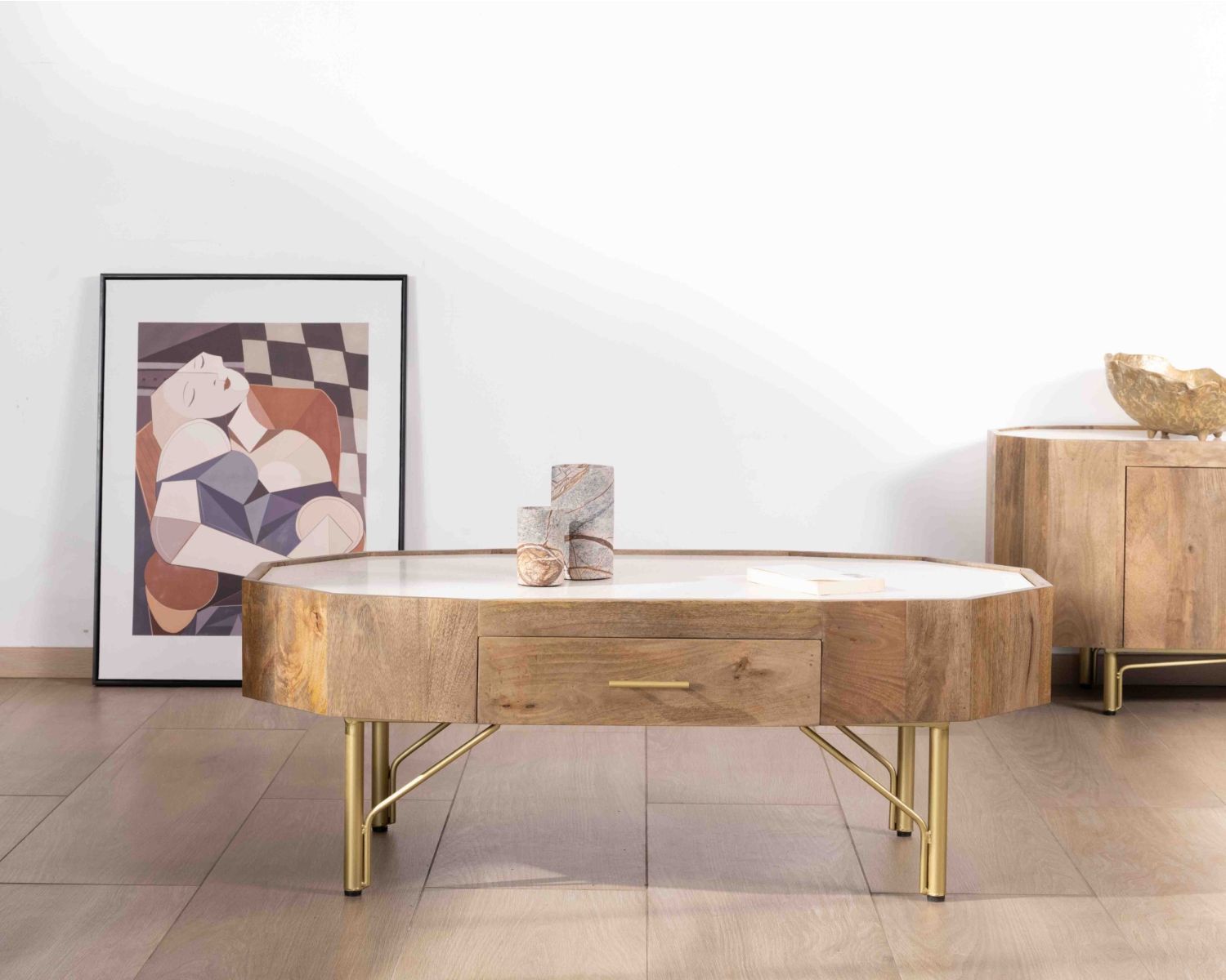 Mesa de centro de estilo retro-chic de madera de mango con tablero de terrazo blanco «Bruges»
