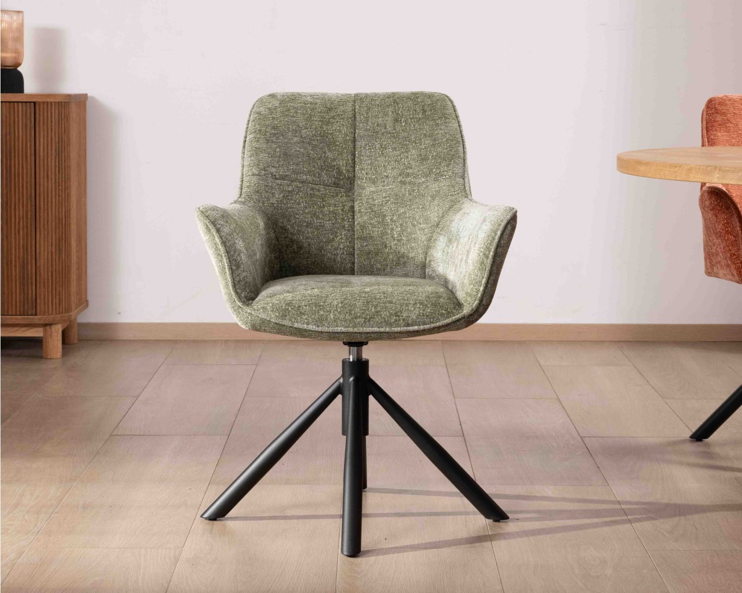 Lote de 2 sillas de tela verde «Ewing» con reposabrazos y base giratoria de metal