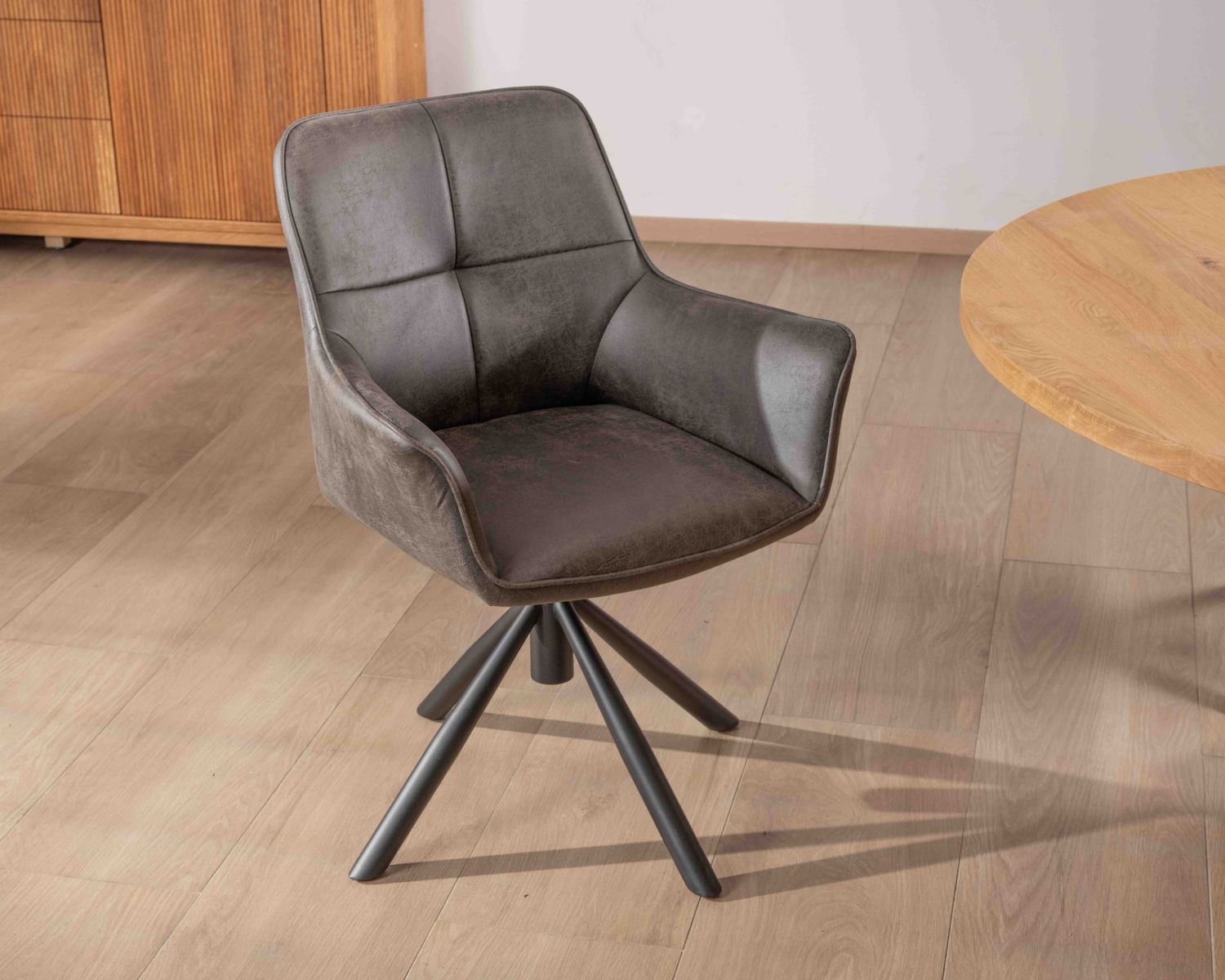Lote de 2 sillas envolventes con base giratoria «Ritchey», de microfibra gris