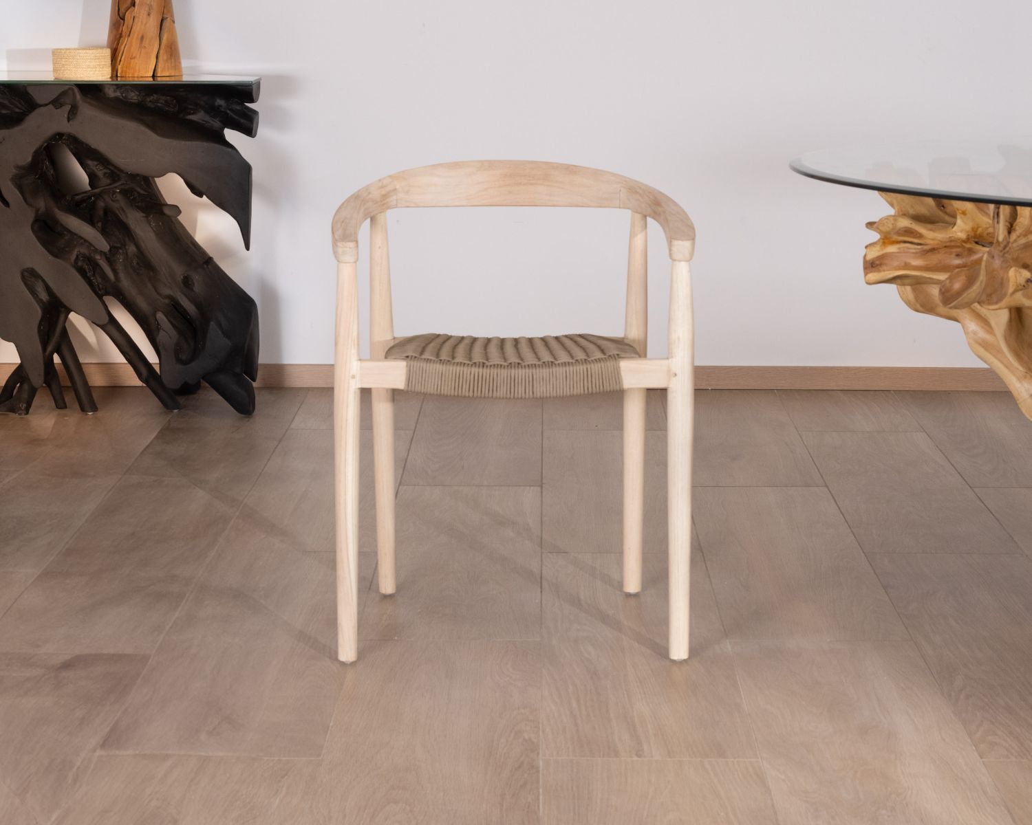 Juego de 4 sillas de teca natural con asiento trenzado «Tiska»