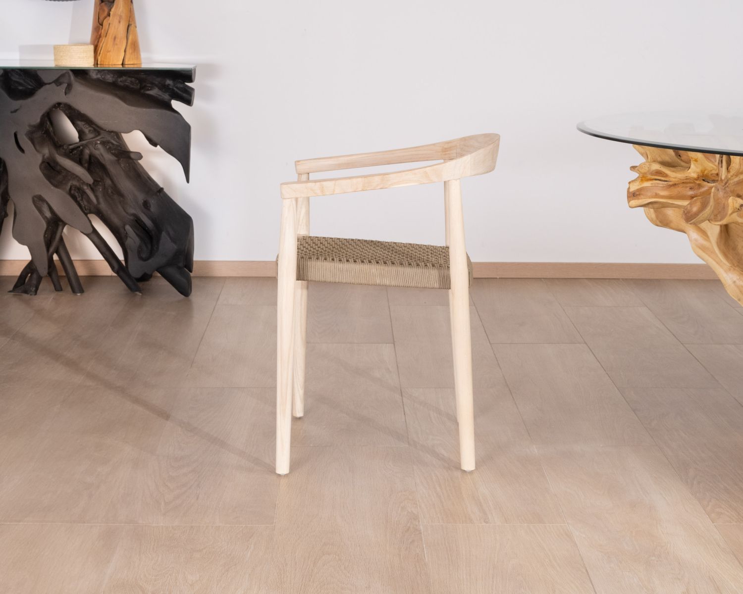 Juego de 4 sillas de teca natural con asiento trenzado «Tiska»