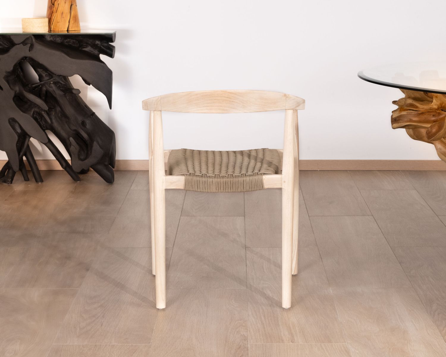 Juego de 4 sillas de teca natural con asiento trenzado «Tiska»