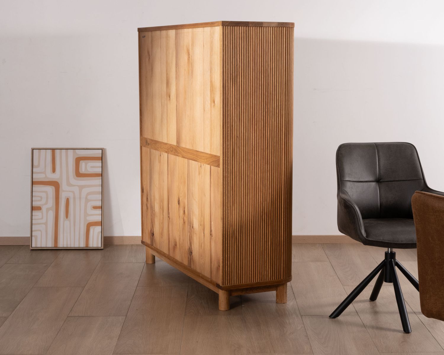 Aparador con frentes acanalados de estilo retro en roble aceitado «Winton»
